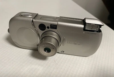 Cámara fotográfica compacta Minolta Vectis 2000 IX-DATE APS plateada probada Foto 1 de 4