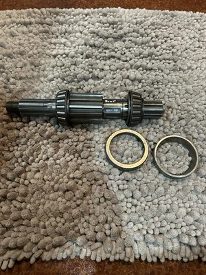 Задний выходной вал JEEP Willys Spicer Dana 18 807767 с подшипниками - Изображение 1 из 4