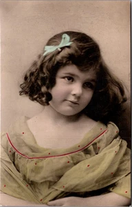 Tarjeta postal niña en vestido de fantasía SERIE REAL 9209 - Imagen 1 de 2