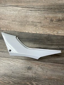 Used OEM 2013-2014 Kawasaki Ninja 300 Side Cover White 53065-0058 - Picture 1 of 3