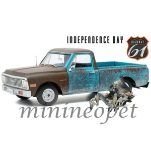 HIGHWAY 61 18021 INDEPENDENCE DAY MOVIE 1971 CHEVROLET C10 1/18 w/ ALIEN FIGURE - Picture 1 of 4
