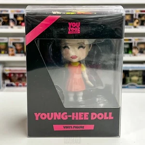 Youtooz Netflix Juego de Calamares Muñeca Young Hee Luz Roja Verde *** EN MANO*** - Imagen 1 de 8