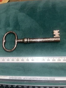 Antique LONG KEY - Picture 1 of 5