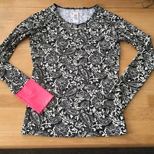 BILLABONG Women's Black/Ivory Print Long Sleeve Athletic Shirt - Jrs Size L - Picture 1 of 8