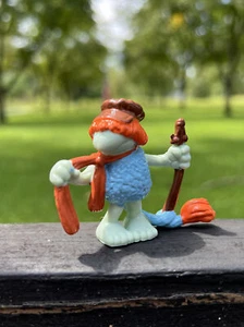 Vintage 1983 Jim Henson Applause Fraggle Rock Boober with Broom PVC Figure Toy - Picture 1 of 3