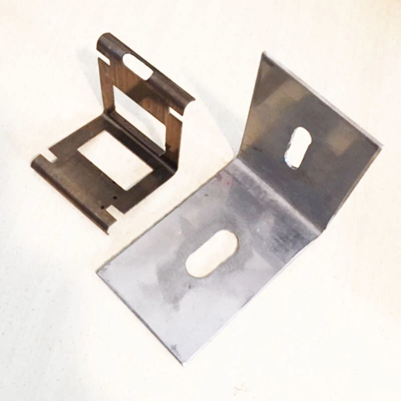 STAFFA ANGOLARE IN ALLUMINIO DISPONIBILI 2 MODELLI 45X43 5 PZ 50X81-63mm 1 PEZZO - Immagine 1 di 1