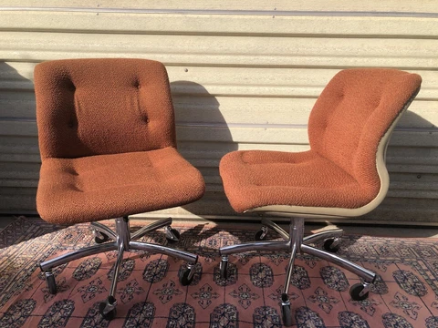 2  Mid Century Modern MCM 1978 Steelcase  Swivel Chairs Knobby Seats Orange Cover