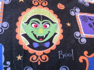 Scrub Top HALLOWEEN BOO! Size Large 3 front Pockets SB Scrubs - Picture 1 of 6