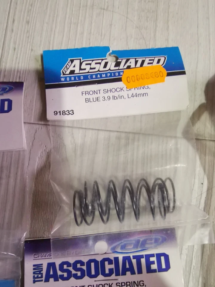 Team Associated 12mm Rear Shock Spring (2) (Green/1.80lbs) (61mm Long) 91837 - Photo 1/1