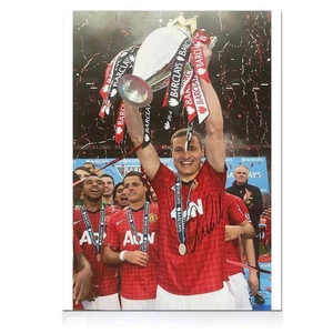 Nemanja Vidić signiertes Manchester United Fußball Foto - Bild 1 von 3