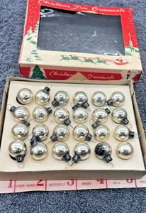 Lote de bolas pequeñas adornos navideños mini árbol miniatura mercurio plata vintage - Imagen 1 de 8