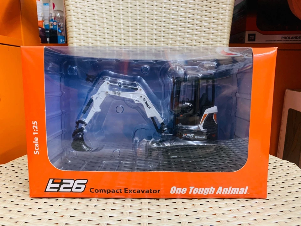 Bobcat 1:25 Scale DieCast Model E26 Compact Excavator UH8132 - Image 1 of 4