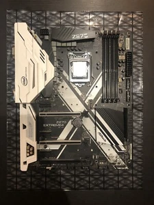 ASRock Z270 Extreme4 LGA1151 ATX Mainboard + Intel i5 7600K Prozessor - Photo 1/2