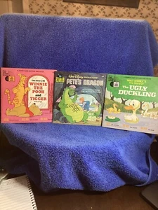 Libro y disco vintage para niños de 24 páginas Winnie The Pooh, Pete’s Dragon, feo  - Imagen 1 de 7
