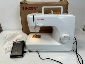 SINGER Sewing Machine MODEL 1507 Working with box - Imagen 1 de 8