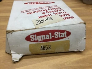 Signal-Stat Round Light, Red 4652 - Picture 1 of 3