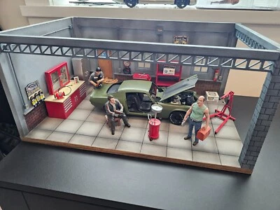 Work Shop Diorama 1:18 Scale With 21 Pieces  - Image 1 of 4