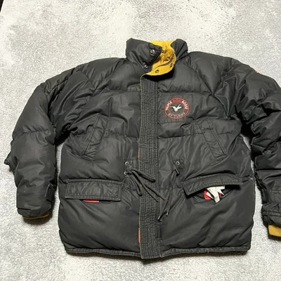 Abrigo Triple Fat Goose para Hombres Pequeño Negro Amarillo Plumón de Ganso Chaqueta acolchada con Capucha Foto 1 de 4