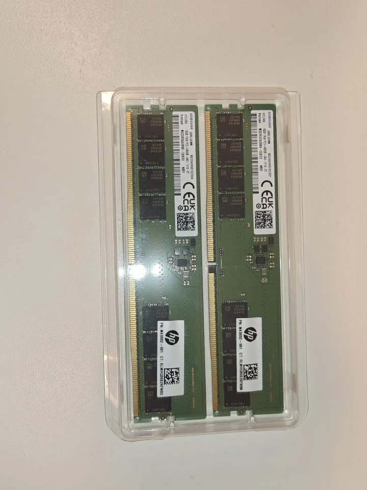 Samsung 32GB 2X16GB DDR5 4800MHz PC5-38400 UDIMM Memoria RAM M323R2GA3BB0-CQK Foto 1 de 1