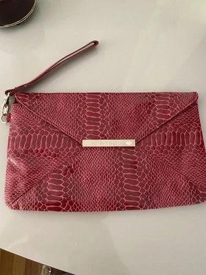 Muñequera piel de serpiente fucsia NY & Co Foto 1 de 3