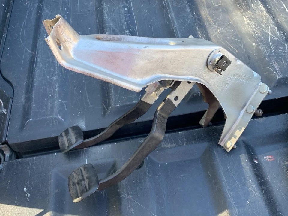 1965 1966 1967 Impala Belair Biscayne montaje de pedal manual tamaño completo GM bonito Foto 1 de 4