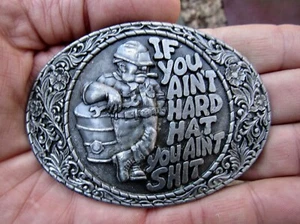 Hebilla de cinturón de colección YOU AIN'T HARD HAT 1982 cuello áspero AINT ACEITE IMC campo petrolero RARO EN MUY BUEN ESTADO+ - Imagen 1 de 4