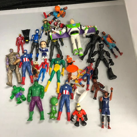 Lot of 25 Action Figures Marvel Spiderman Hulk Black Panther Space Jam Etc Cover