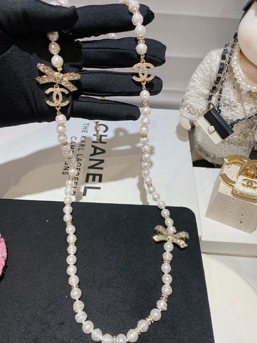 Collana maglione Chanel oro chiaro ferramenta a forma di fiocco di perle CCS catena 24C