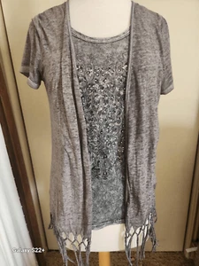 T64 Maurices 2 pc gray decorative silver-studded pattern tank and fringed kimono - Picture 1 of 11