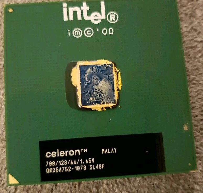 Intel Celeron 700 MHz SL48F 700/128/66/1.65V CPU - Image 1 of 1