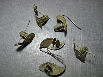 6 peças clipes de moldagem de quarto de painel NORS serve 1960 Plymouth Valiant - Imagem 1 de 4