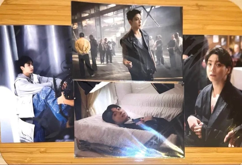 Golden exhibition Print Photo - Image 1 of 1