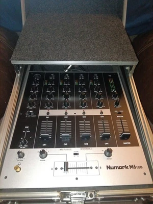DJ-микшер Numark M6 USB 4 канала серебристый + дорожный жесткий чехол - Изображение 1 из 4