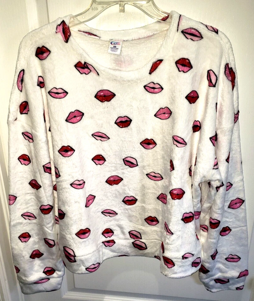 white FLEECE HOT LIPS PLUSH WINTER TOP SHIRT size XXL 20/22 GIRLS cute @@ - Image 1 of 1
