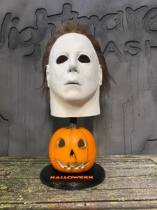 Halloween 1978 Michael Myers Mask Stand with Pumpkin Display Horror Movie Prop - Picture 1 of 9