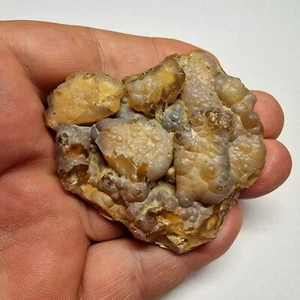 60,52 g. Natürlicher fließender Chalcedon, Mineralpräparat / Bulgarien - Bild 1 von 5