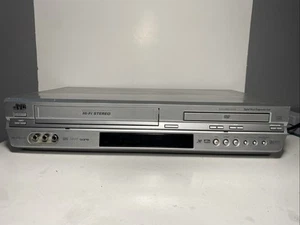 JVC HR-XVC23U DVD VCR Combo, 4 Cabezales Hi-Fi Estéreo VCR VHS REPRODUCTOR PARA REPUESTOS - Imagen 1 de 6