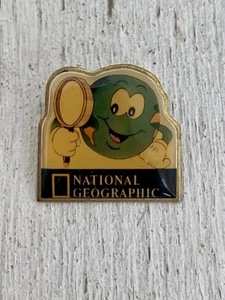 Vintage National Geographic Lapel Pin Animated Magnifying Glass & Logo Enamel - Picture 1 of 2