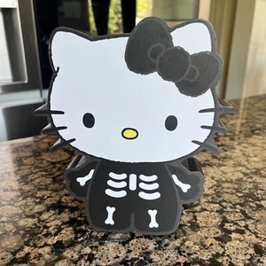 HELLO KITTY by Sanrio  Skeleton 2024 Halloween  7” Wood Wall Decor - Bild 1 von 5