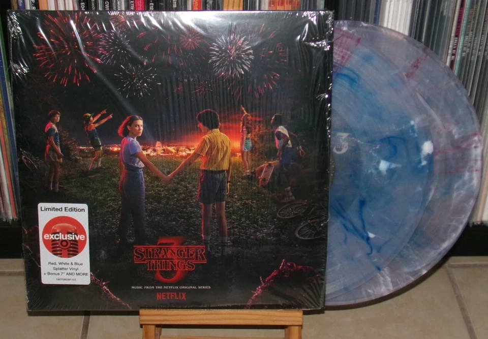 STRANGER THINGS 3 RED WHITE & BLUE SPLATTER COLOR LP MATERIAL GIRL CAN'T FIGHT - Imagem 1 de 1