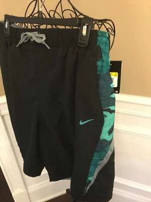 Pantalones cortos laterales NIKE para hombre talla MED negros verdes camuflados $56 nuevos con etiquetas Foto 1 de 4