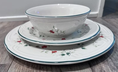 Pfaltzgraff Winterberry 12 Pc Dinnerware Set, 4 Dinner, 4 Salad, 4 Soup Cereal - Image 1 of 4
