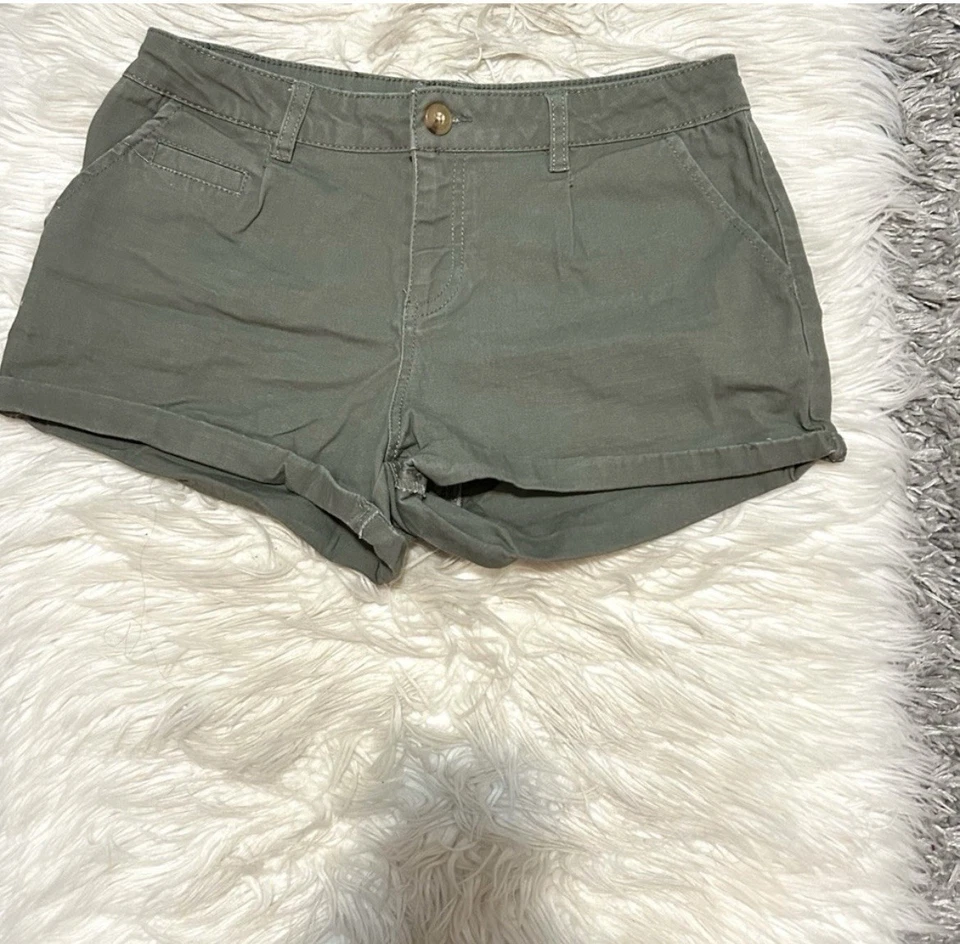 Pantalones cortos verde oliva talla: M talla S Foto 1 de 1