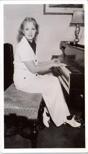 ANN SOUTHERN Actress, Comedian, No. 4 Hollywood Snapshots Postcard, Mint - Picture 1 of 2