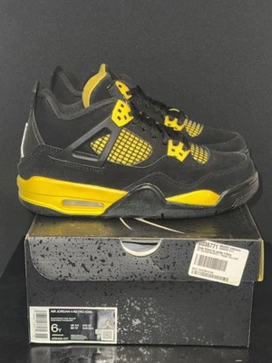 Tênis esportivo Air Jordan 4 retrô amarelo Thunder GS masculino tamanho 6Y preto - Imagem 1 de 4