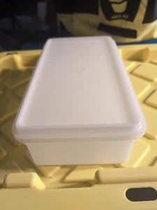 VTG Tupperware Bread Keeper Box Storage Container 677 w/Lid Seal 678 - Picture 1 of 5