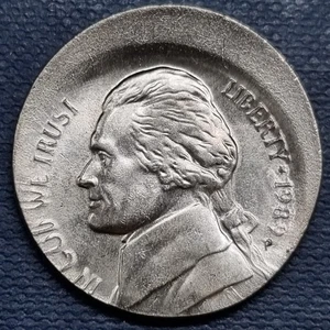 1989 P Jefferson Nickel 5c - ERROR - Off Center - Uncirculated #94516 - Picture 1 of 2