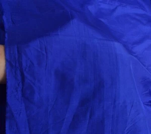 Sushila Vintage Blue Sari Remnant Scrap Multi Purpose Pure Silk Craft Fabric - Bild 1 von 10