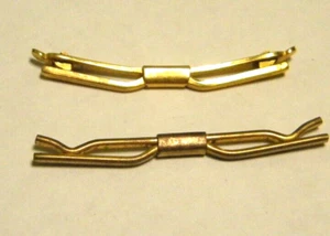 2 barras de corbata 1 marcada Nu-Loc la otra sin marca tono dorado usadas - Imagen 1 de 3