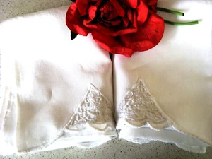 Vtg Pillowcase Pair Scalloped & Embroidered Flower and Scrolls Cottage Chic - Picture 1 of 4